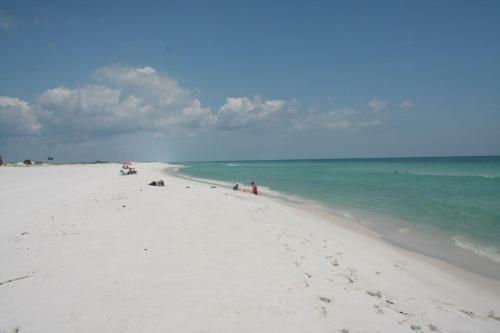 A8 - Shore Fun! Steps To The Large, Bay Beach