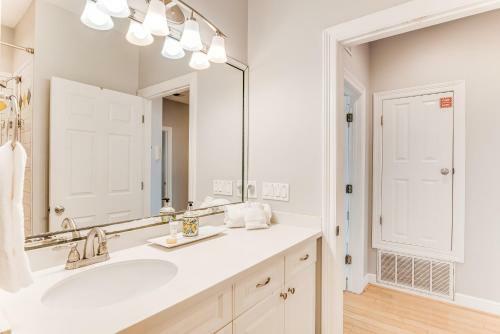 Big O Beach - White Sands Townhomes