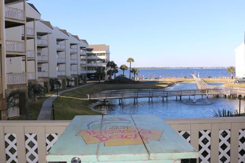 A1- Beachy Decorated Condo- Steps To The Bay