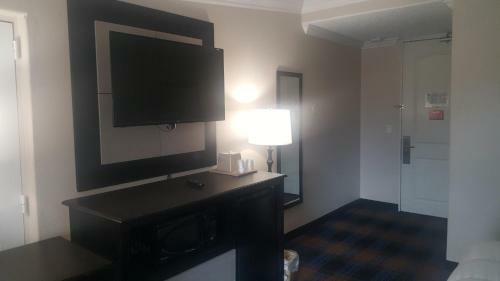 Hotel Regency Inn & Suites