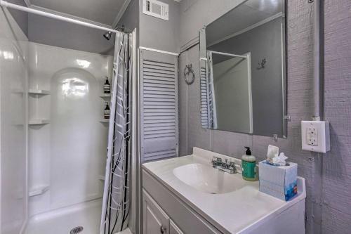 Cozy Pensacola Duplex About 3 Mi To Beach And Park