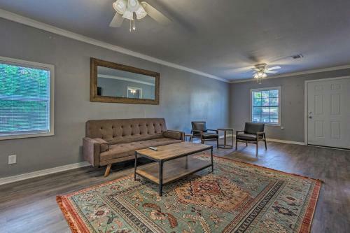 Cozy Pensacola Duplex About 3 Mi To Beach And Park