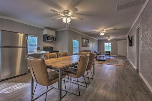 Cozy Pensacola Duplex About 3 Mi To Beach And Park