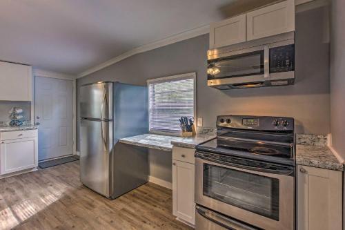 Cozy Pensacola Duplex About 3 Mi To Beach And Park