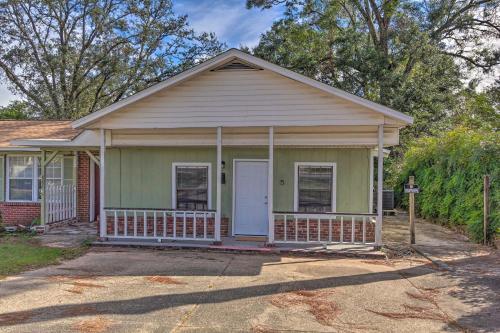 Cozy Pensacola Duplex About 3 Mi To Beach And Park