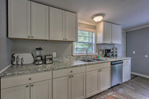 Cozy Pensacola Duplex About 3 Mi To Beach And Park