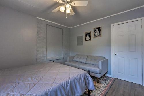 Cozy Pensacola Duplex About 3 Mi To Beach And Park