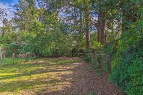 Cozy Pensacola Duplex About 3 Mi To Beach And Park