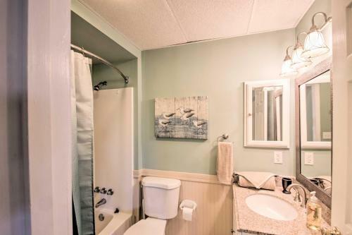 Expansive Retreat With Pool 2 Blocks To Beach!