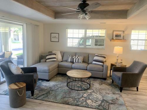 Villa Island House Beach Resort 16