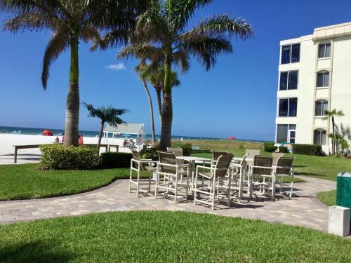 Villa Island House Beach Resort 4