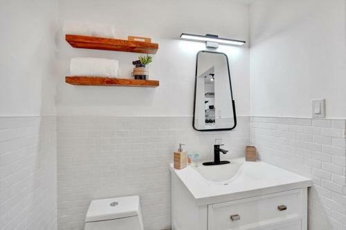 Recently Renovated! Studio Apartment - Unit #18b Apts