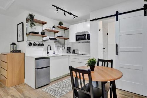 Recently Renovated! Studio Apartment - Unit #18b Apts