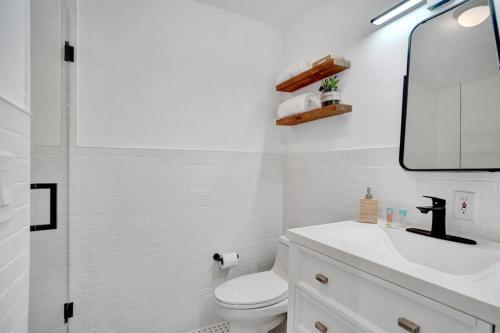 Recently Renovated! Studio Apartment - Unit #18b Apts