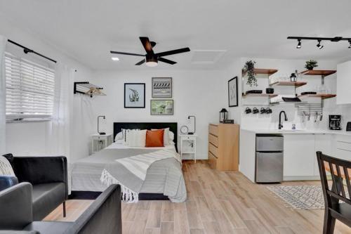 Recently Renovated! Studio Apartment - Unit #18b Apts