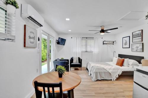 Recently Renovated! Studio Apartment - Unit #18b Apts