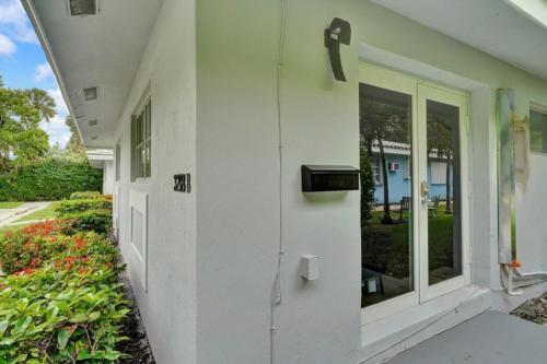 Recently Renovated! Studio Apartment - Unit #18b Apts