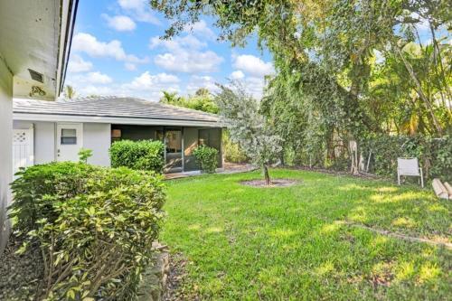 Recently Renovated Studio Apartment - Unit #20b Apts