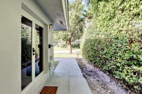 Recently Renovated Studio Apartment - Unit #20b Apts