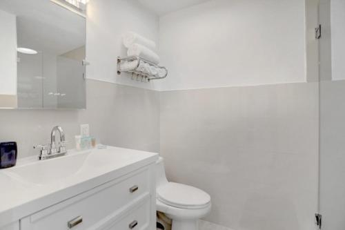 Recently Renovated Studio Apartment - Unit #20b Apts