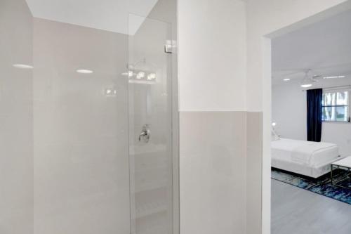 Recently Renovated Studio Apartment - Unit #20b Apts