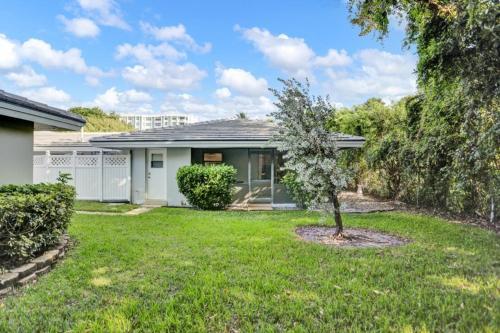 Recently Renovated! 2 2 Apartment - Unit #20a Apts