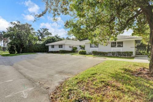Recently Renovated! 2 2 Apartment - Unit #20a Apts