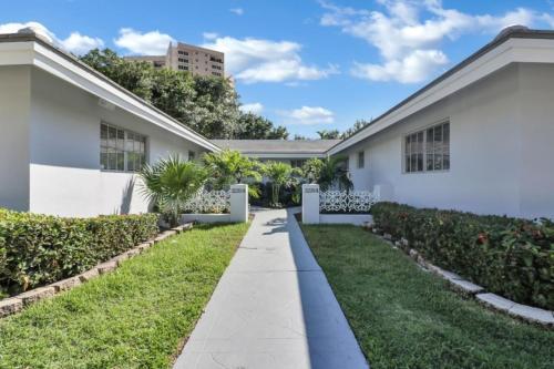 Recently Renovated! 2 2 Apartment - Unit #20a Apts