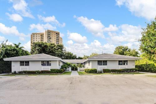 Recently Renovated! 2 2 Apartment - Unit #20a Apts