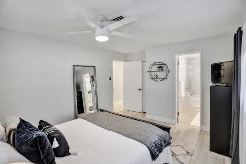 Recently Renovated! 2 2 Apartment - Unit #20a Apts