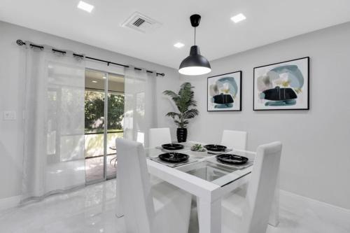 Recently Renovated! 2 2 Apartment - Unit #18a Apts