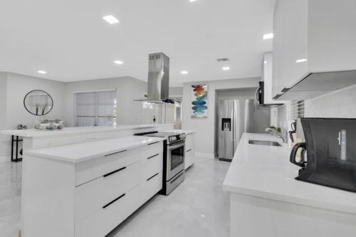 Recently Renovated! 2 2 Apartment - Unit #18a Apts