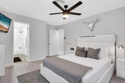 Recently Renovated! 2 2 Apartment - Unit #18a Apts