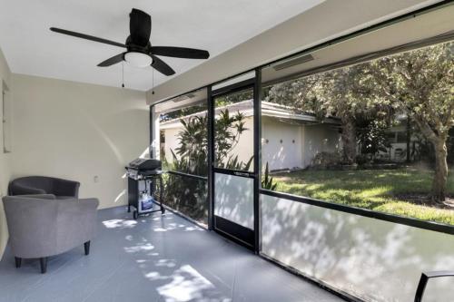 Recently Renovated! 2 2 Apartment - Unit #18a Apts