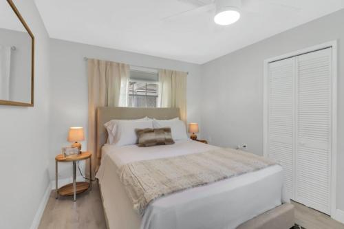 Recently Renovated! 2 2 Apartment - Unit #18a Apts