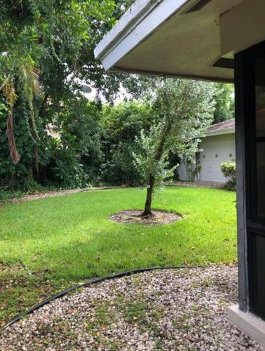 Recently Renovated! 2 2 Apartment - Unit #18a Apts