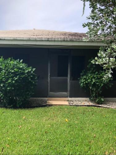 Recently Renovated! 2 2 Apartment - Unit #18a Apts