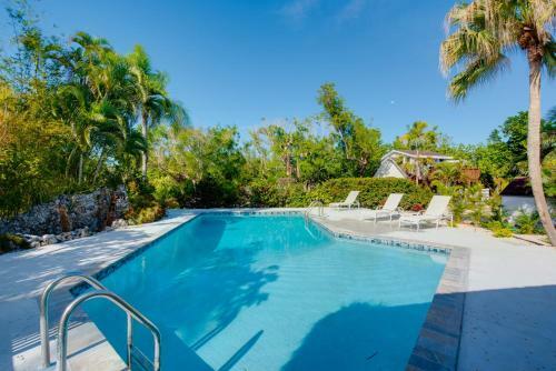 Pelico Palms - Villa & Treehouse