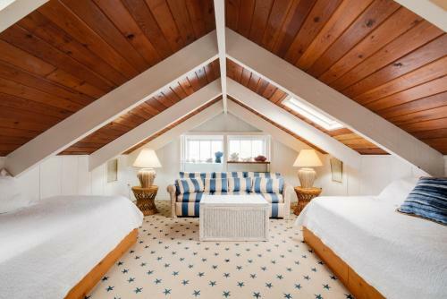 Pelico Palms - Villa & Treehouse