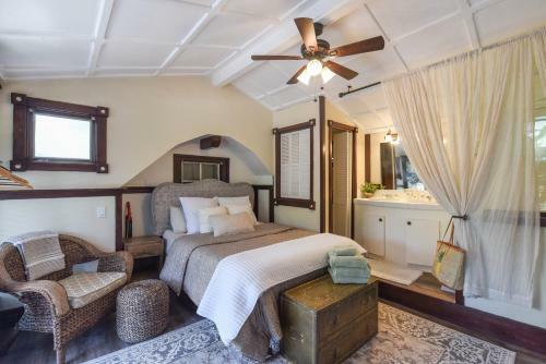 Pelico Palms - Villa & Treehouse