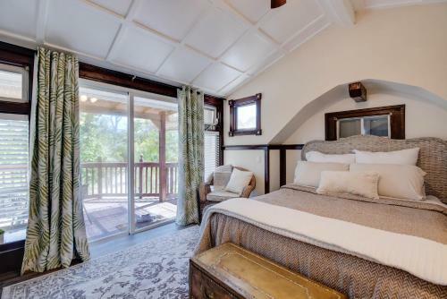Pelico Palms - Villa & Treehouse