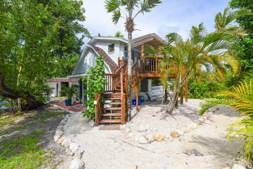 Pelico Palms - Villa & Treehouse