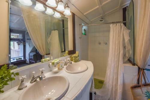 Pelico Palms - Villa & Treehouse
