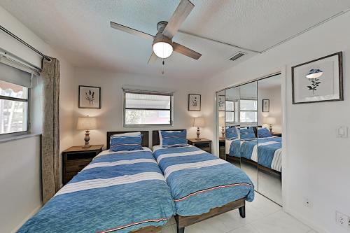 Waterfront Hideaway With Heated Pool, Dock & Garage Home