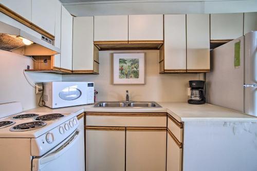 Apartamento Seaside Studio Escape With Direct Beach Access!