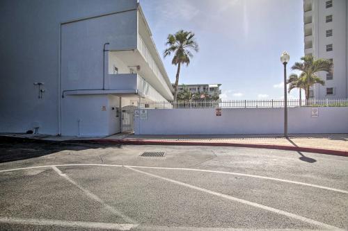 Apartamento Seaside Studio Escape With Direct Beach Access!