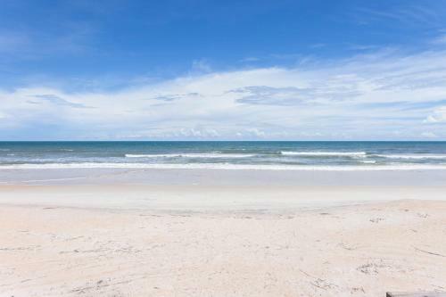 Seashell, 3 Bedrooms, Sleeps 6, Direct Ocean Front, Wifi