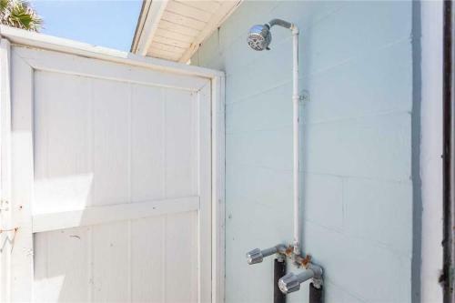 Seashell, 3 Bedrooms, Sleeps 6, Direct Ocean Front, Wifi