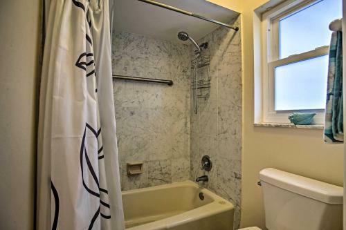 Riviera Beach Home With Pool - Walk To Beach!