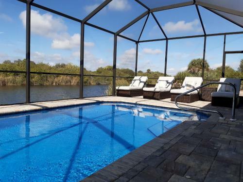 Villa Stunning Brand New 3 Bed Home, Fabulous Pool Overlooking River,
